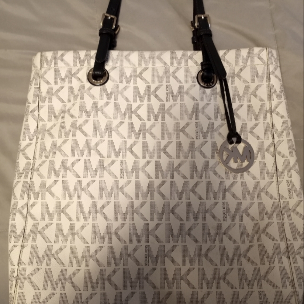 Michael Kors purse great condition